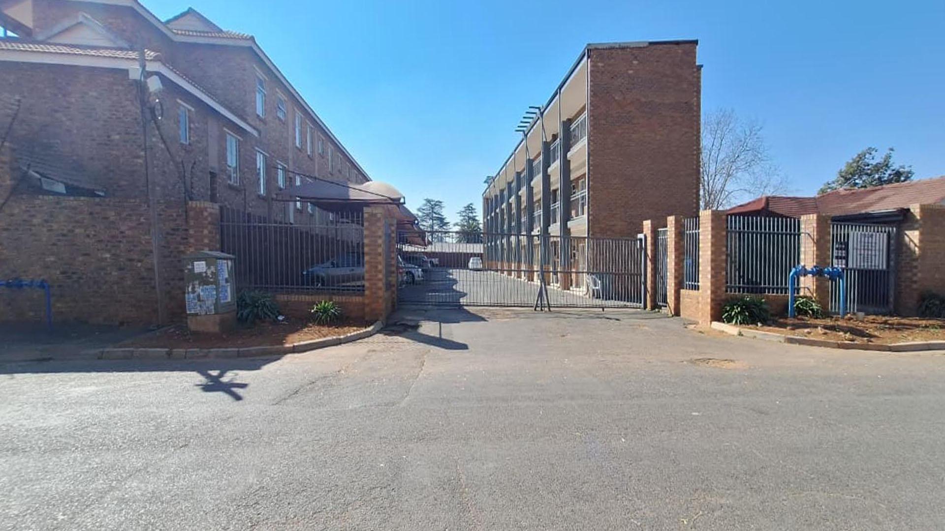 Front View of property in Kempton Park