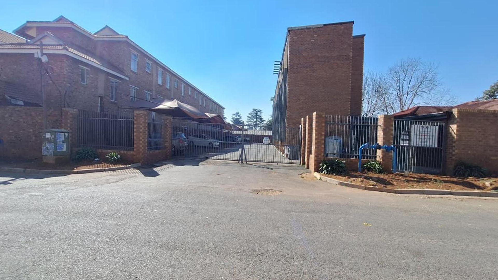 Front View of property in Kempton Park