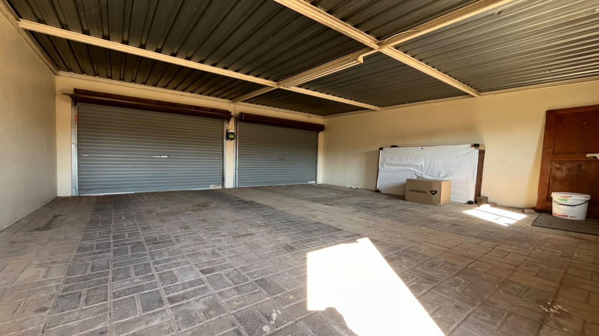 Garage of property in Flamwood
