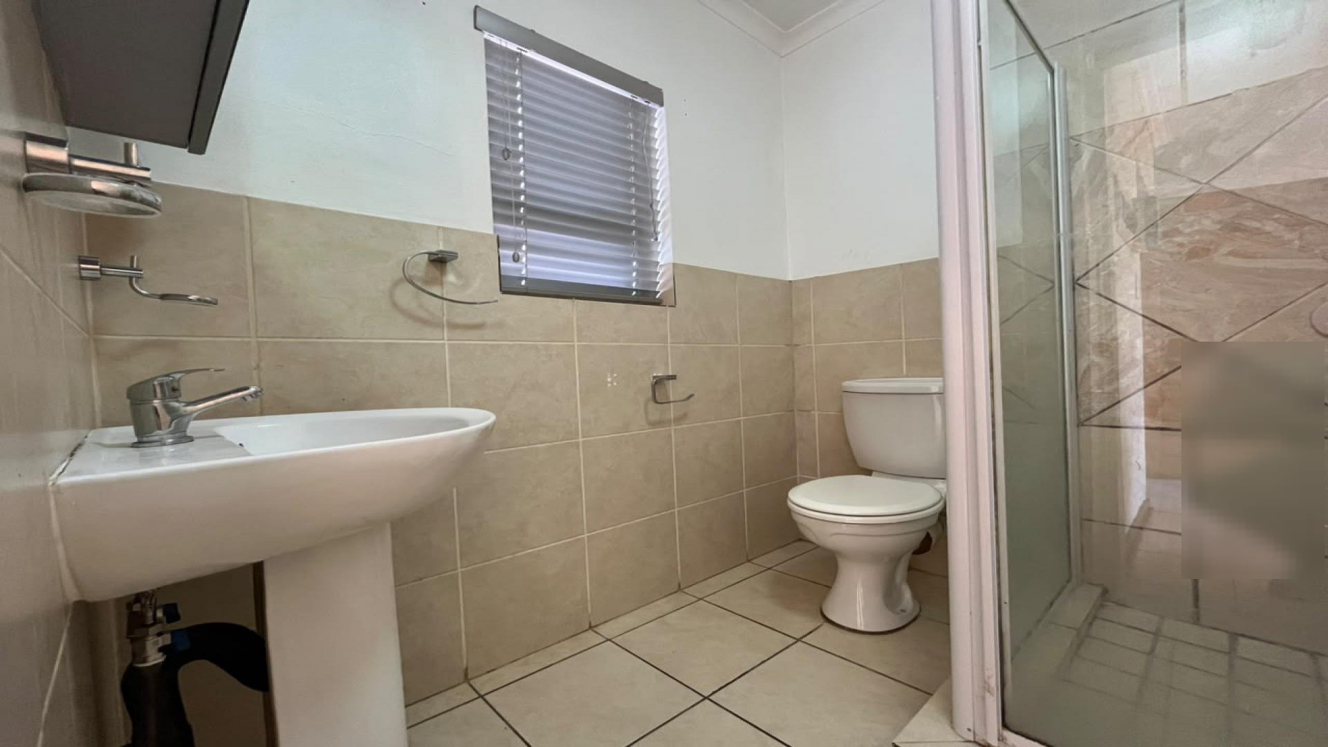 Bathroom 2 of property in Flamwood