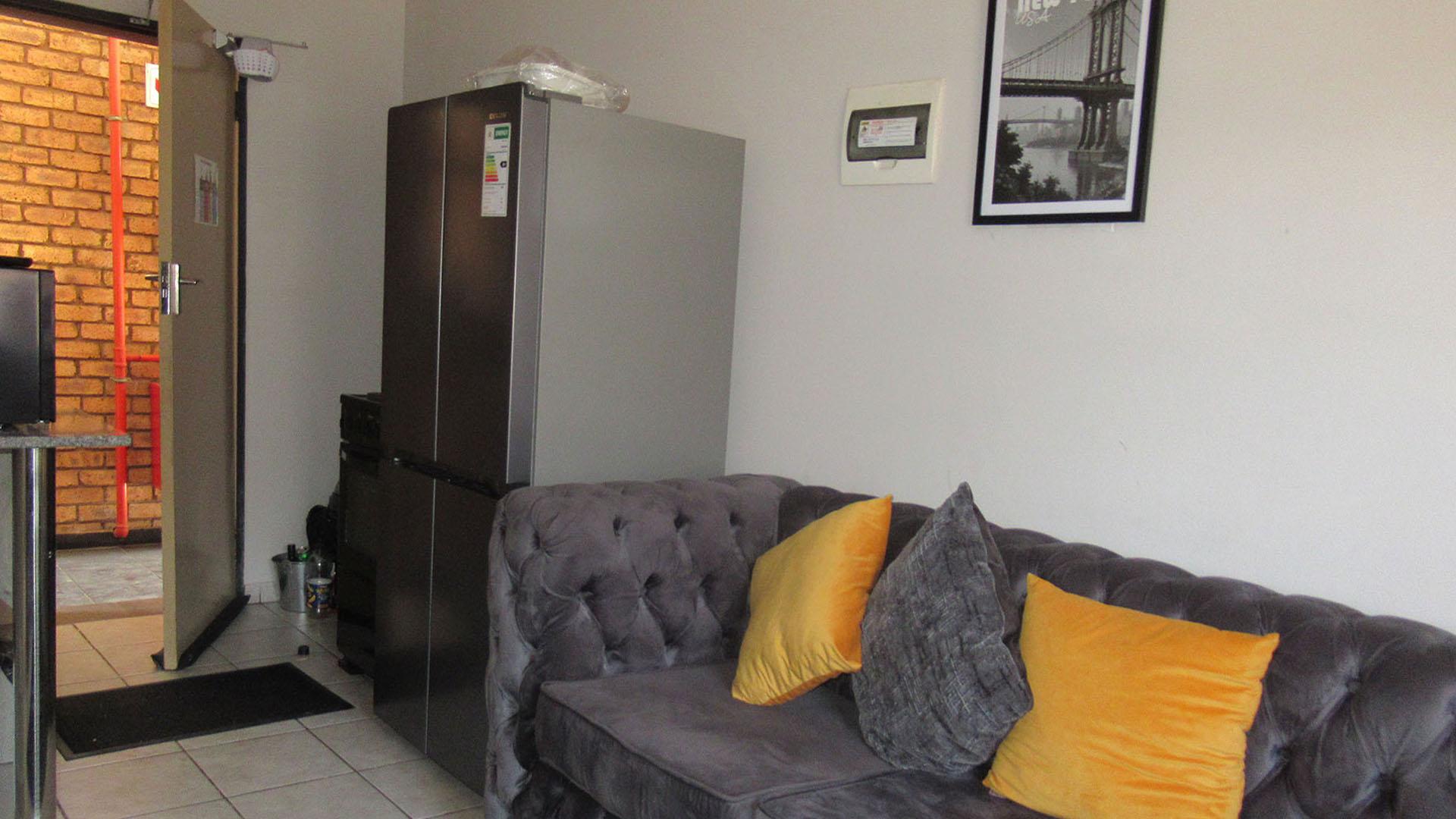 Lounges - 14 square meters of property in Watervalspruit (Vaal)