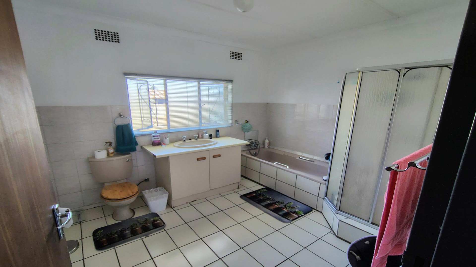 Bathroom 1 of property in Duncanville