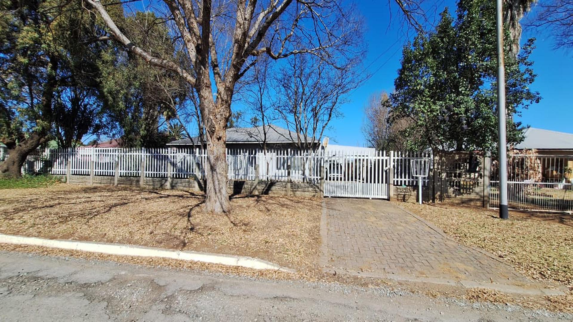 Front View of property in Duncanville