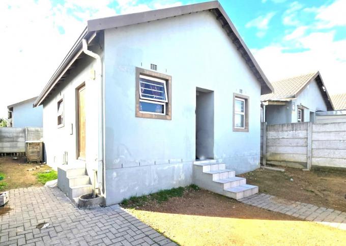 2 Bedroom House for Sale For Sale in Paarl - MR717813