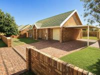 3 Bedroom 2 Bathroom Simplex for Sale for sale in Langenhoven Park