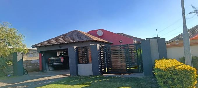 3 Bedroom Freehold Residence for Sale For Sale in Blue Hills - MR717877