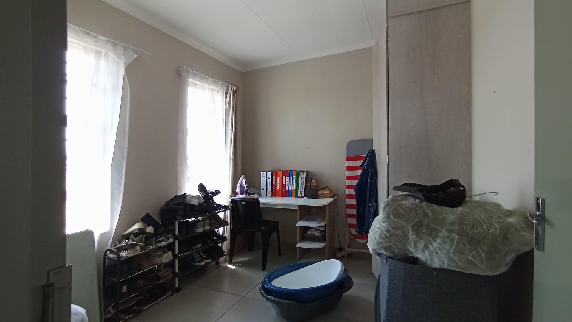 Bed Room 1 - 10 square meters of property in Soshanguve East