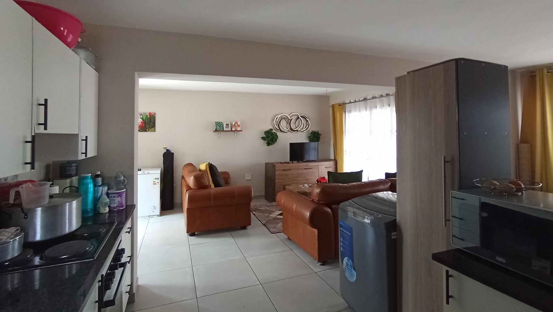 Kitchen - 10 square meters of property in Soshanguve East