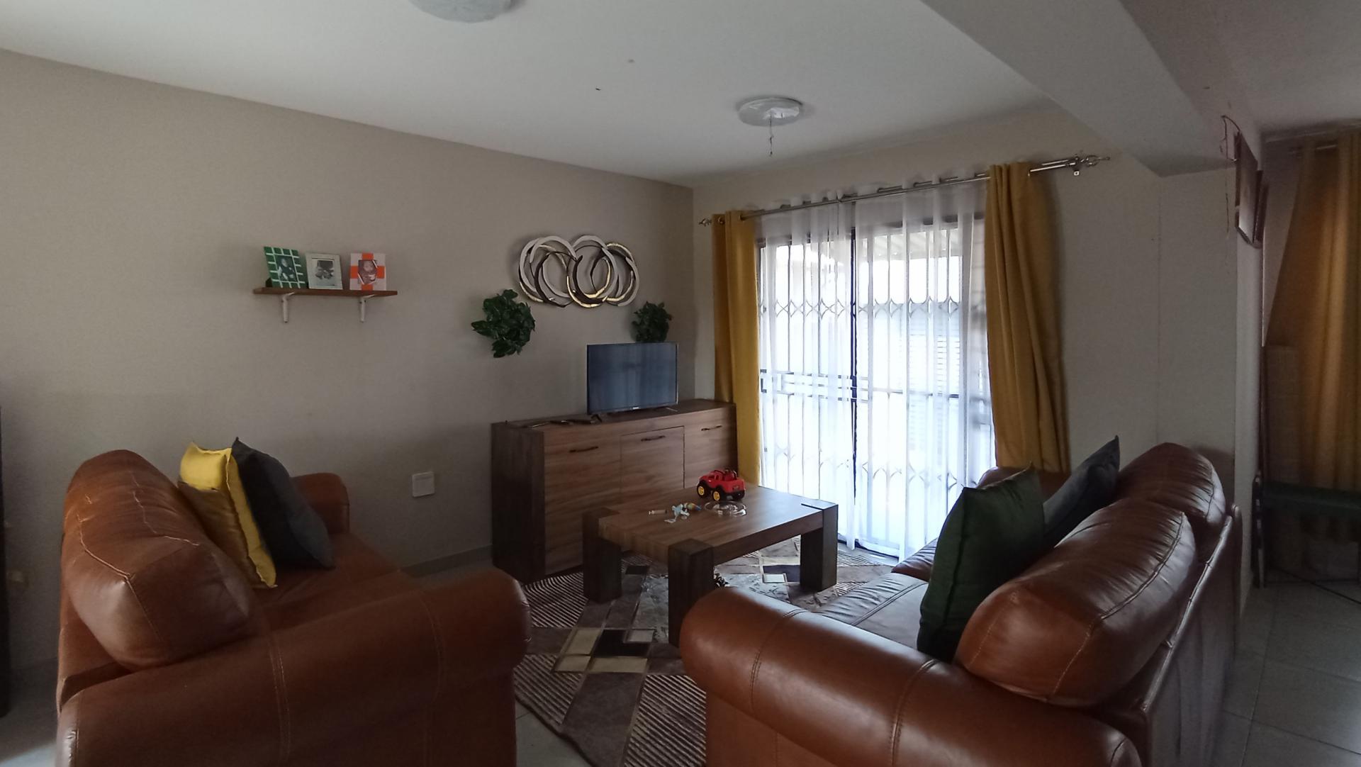 Lounges - 21 square meters of property in Soshanguve East