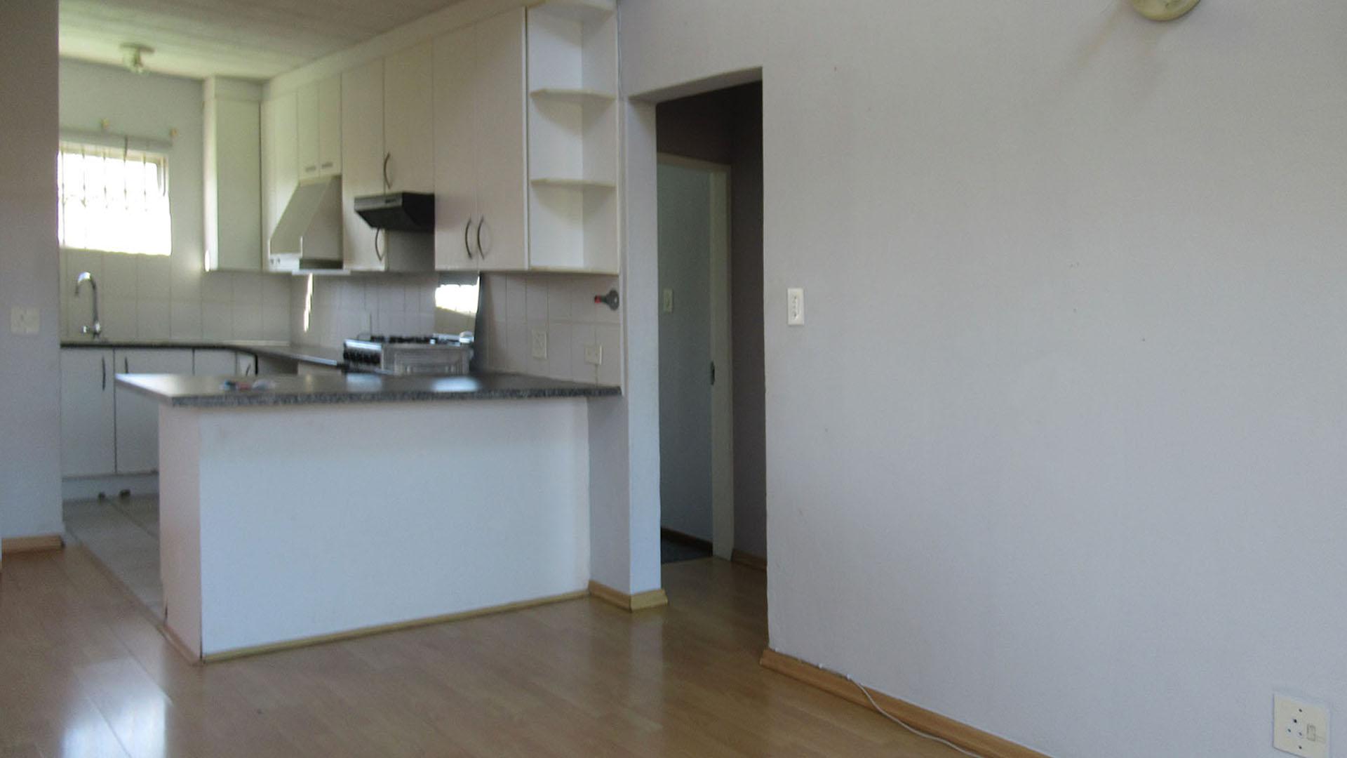 Lounges - 19 square meters of property in Noordhang