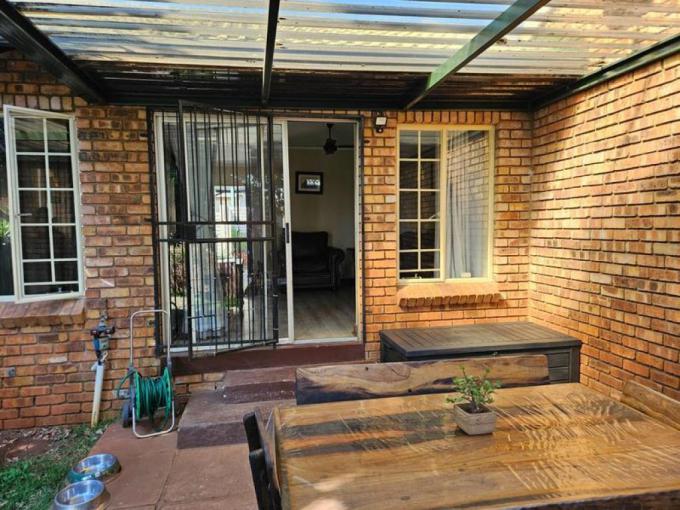 2 Bedroom Simplex for Sale For Sale in Wierdaglen Estate - MR717975