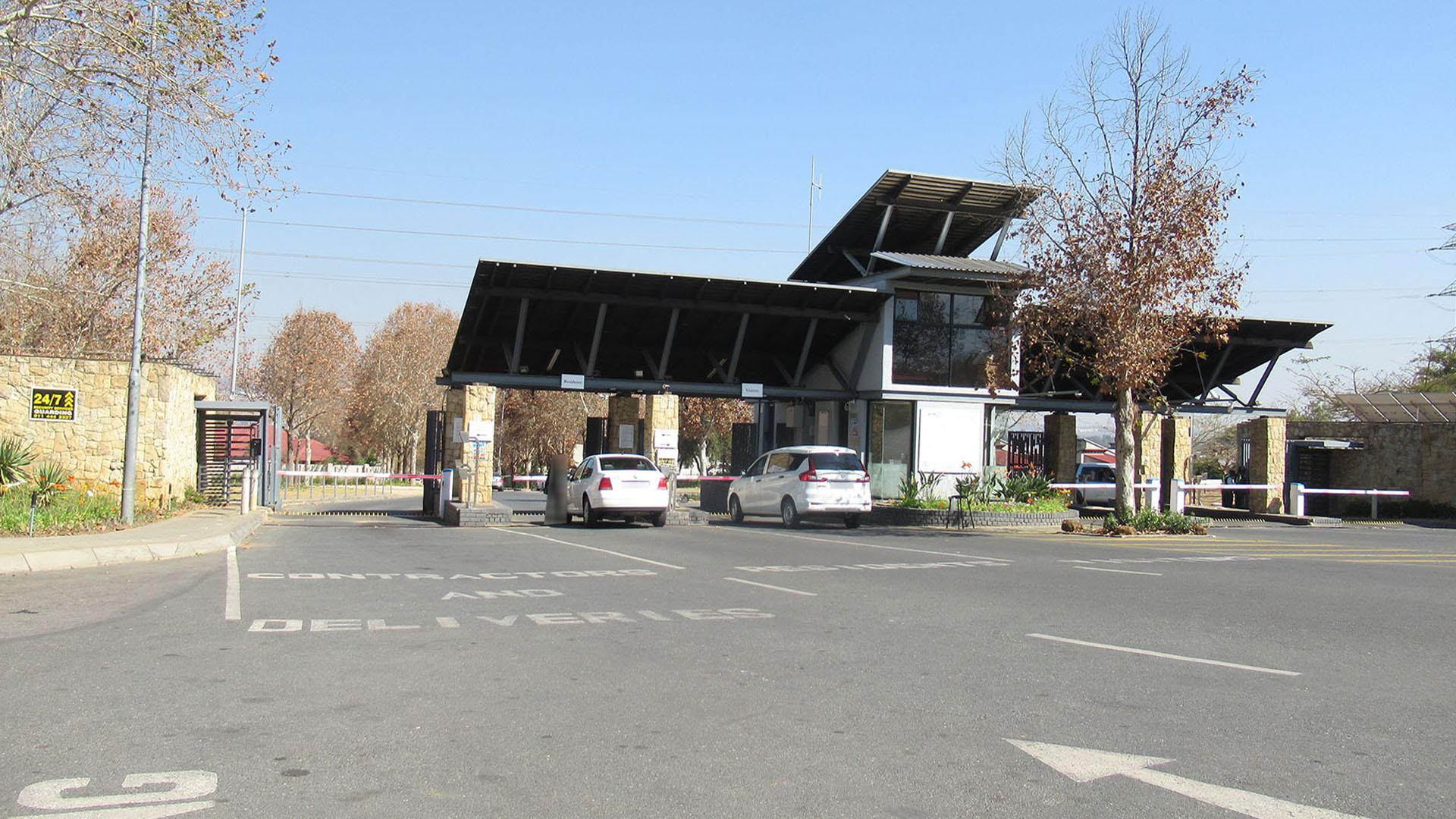 Front View of property in Maroeladal