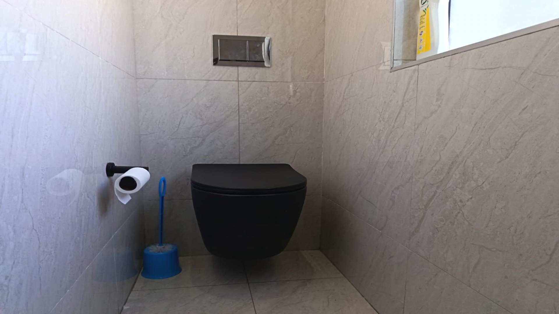 Bathroom 3+ of property in Wildtuin Park Estate