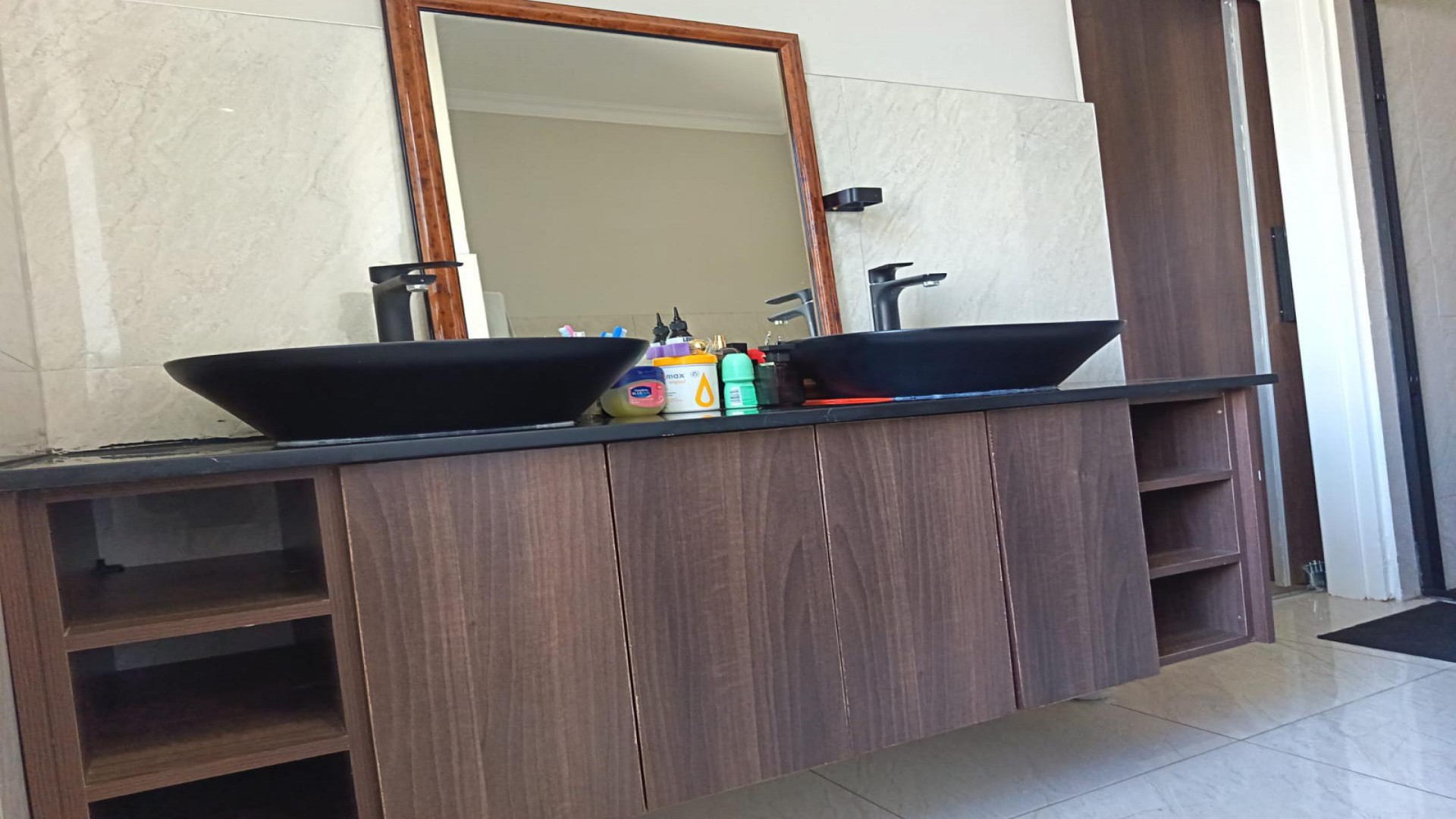 Bathroom 3+ of property in Wildtuin Park Estate
