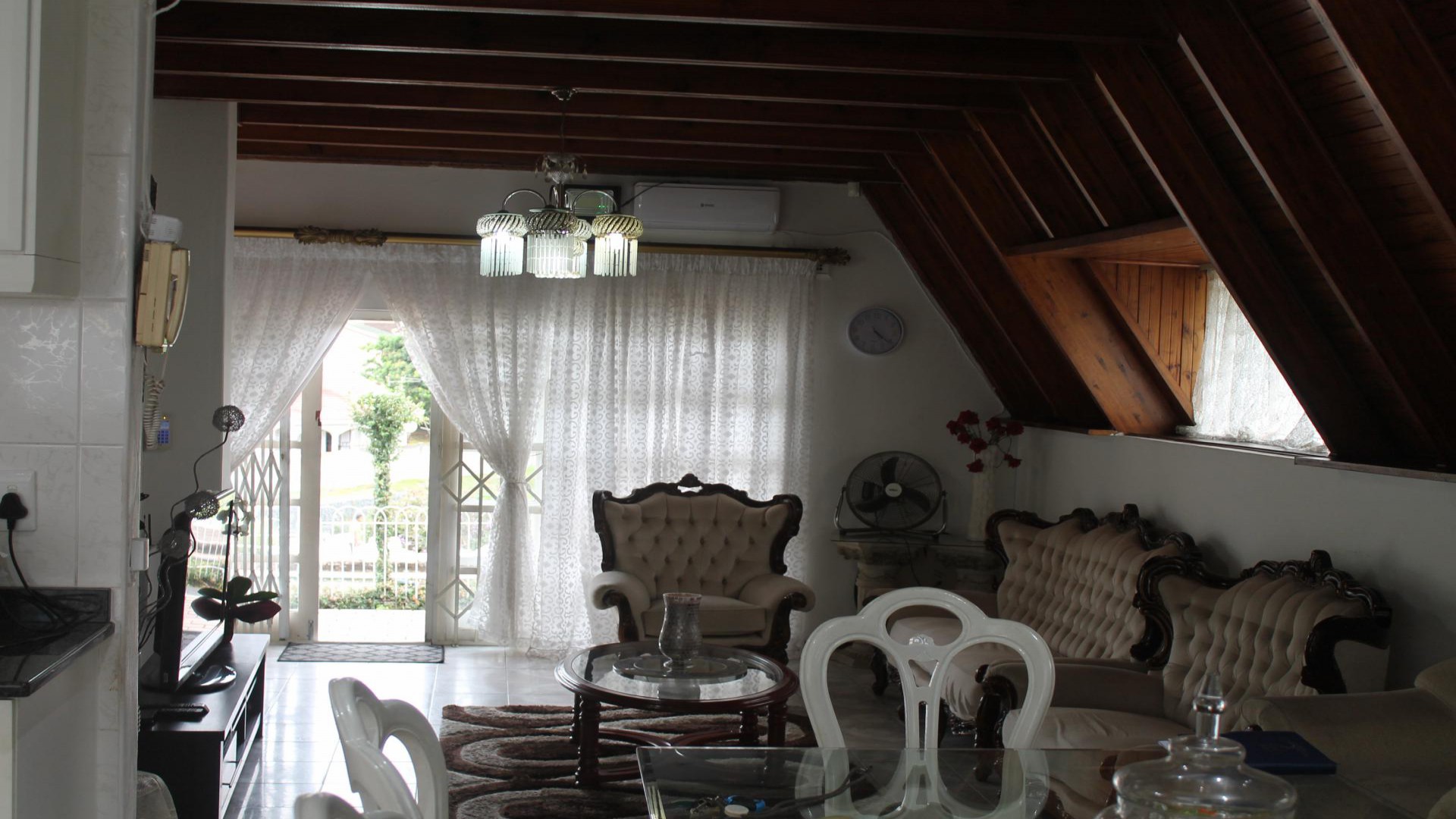 Lounges of property in Kharwastan