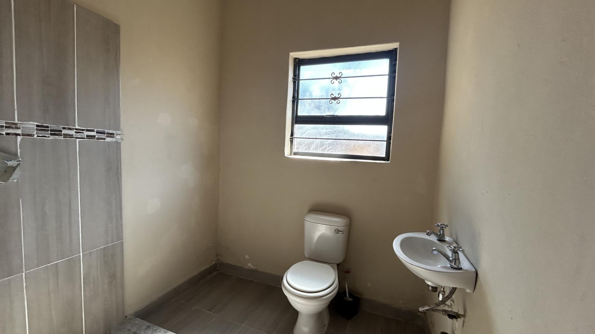 Bathroom 1 of property in Karenpark