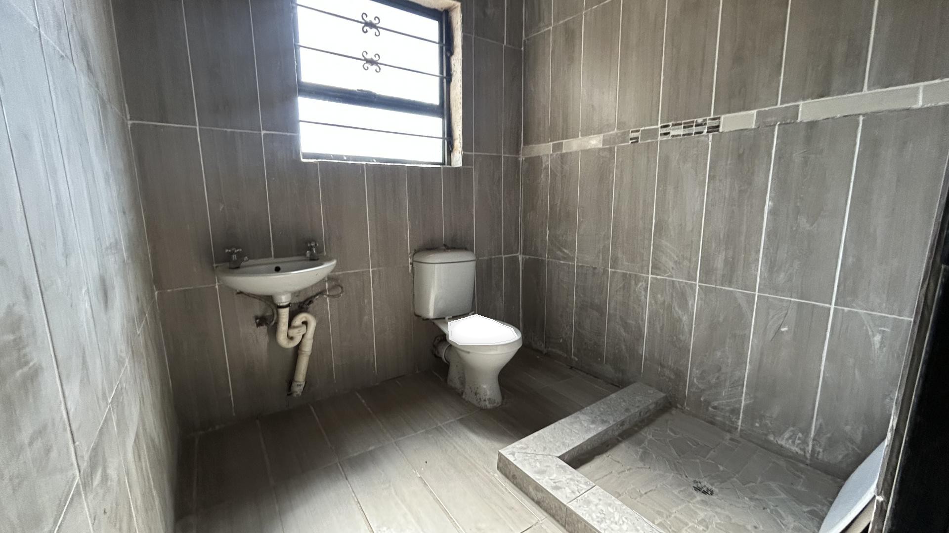 Bathroom 2 of property in Karenpark