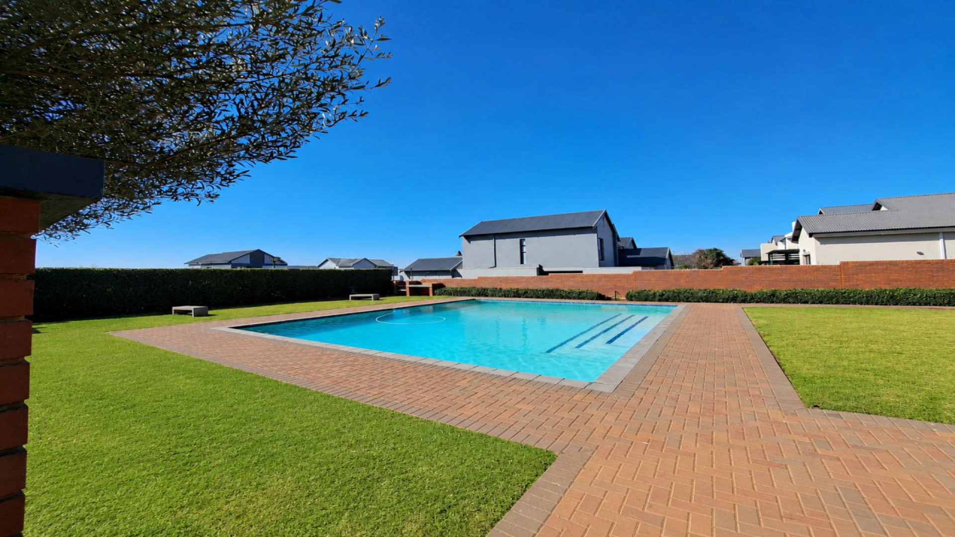 Swimming Pool of property in Louwlardia