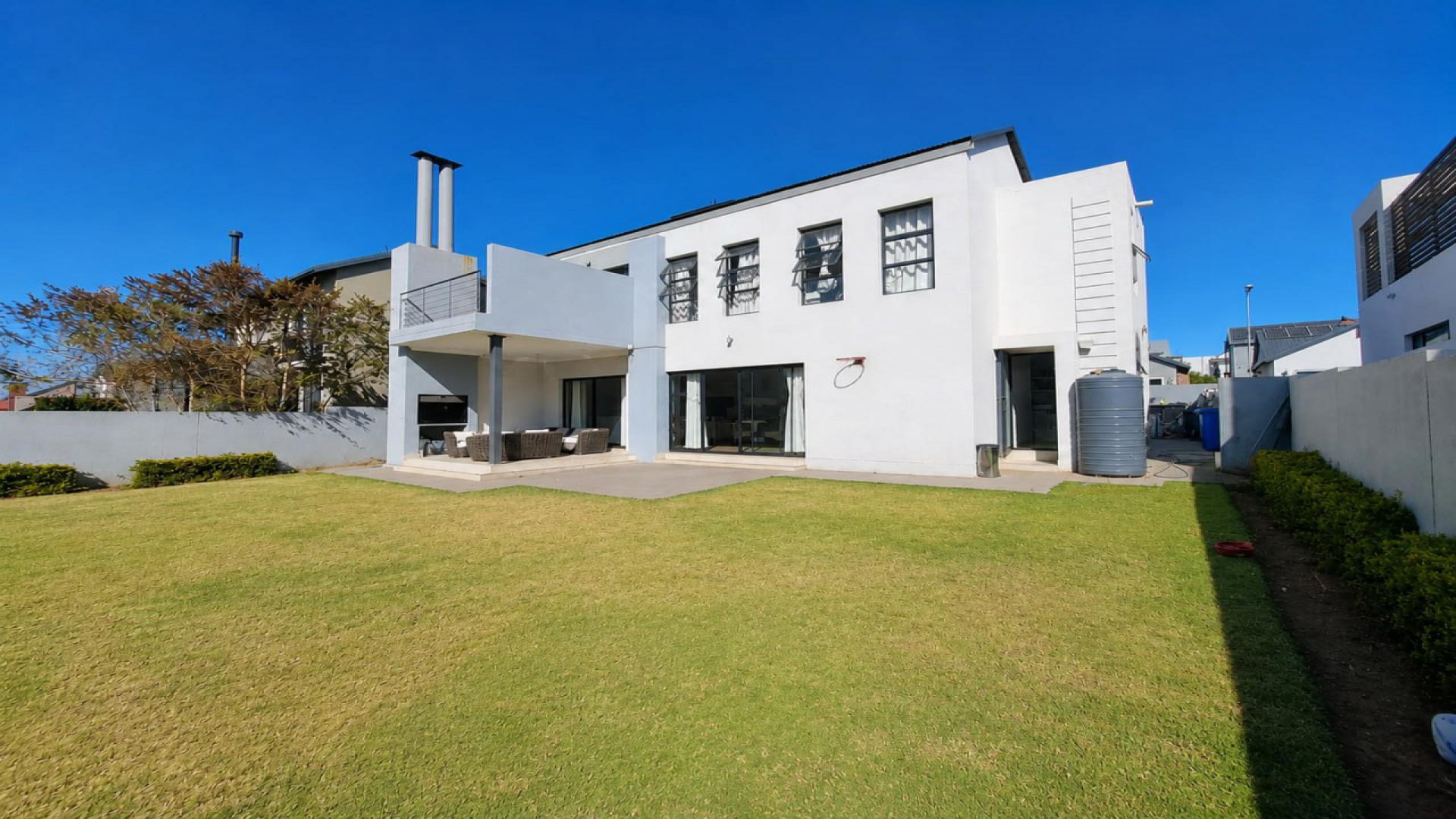 Front View of property in Louwlardia
