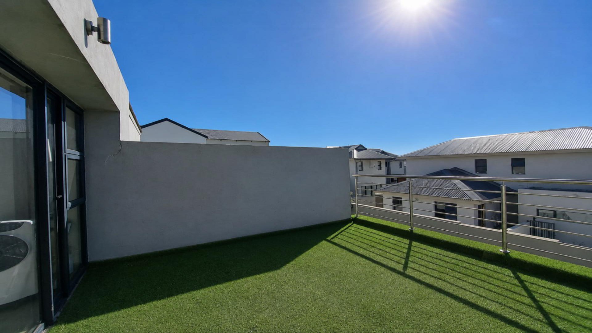 Balcony of property in Louwlardia