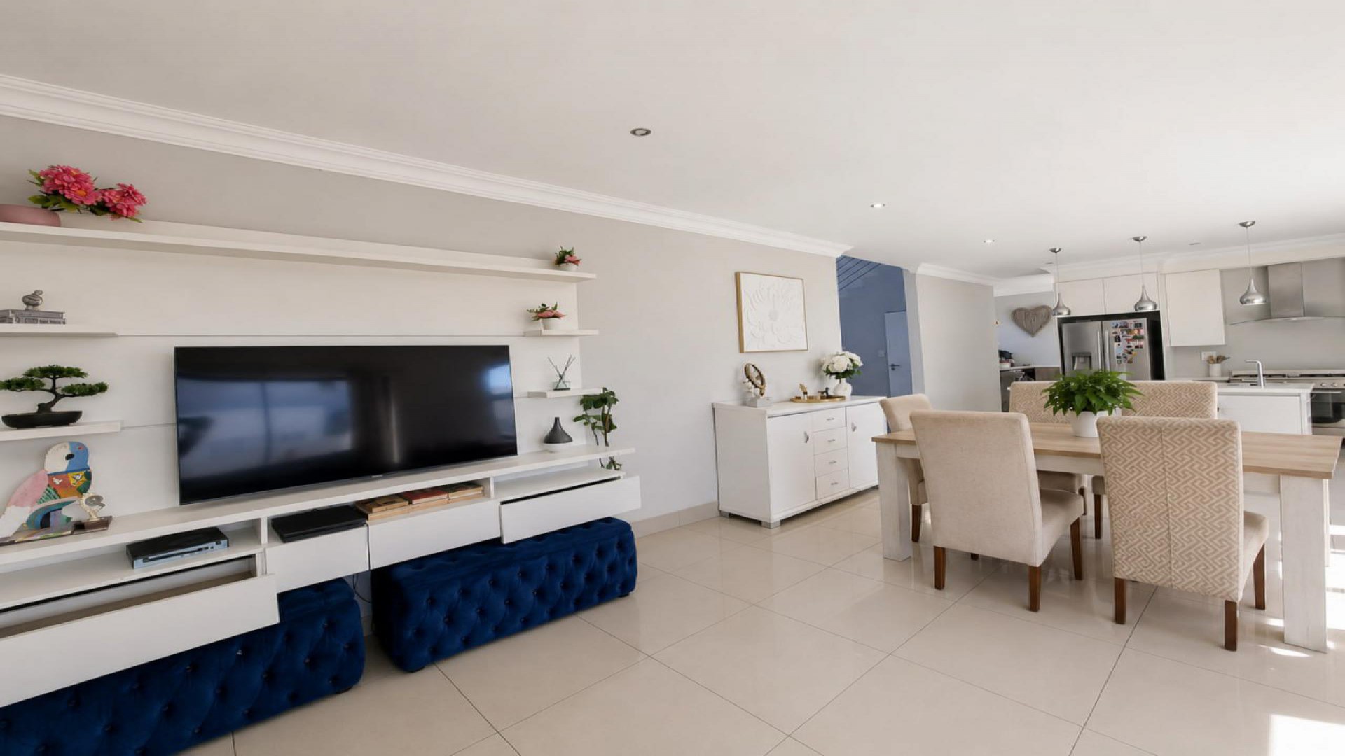 Lounges of property in Louwlardia