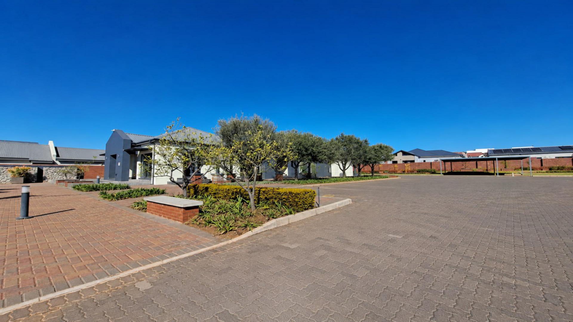 Spaces of property in Louwlardia