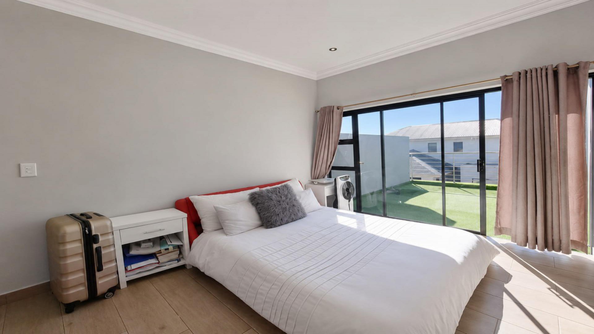 Main Bedroom of property in Louwlardia