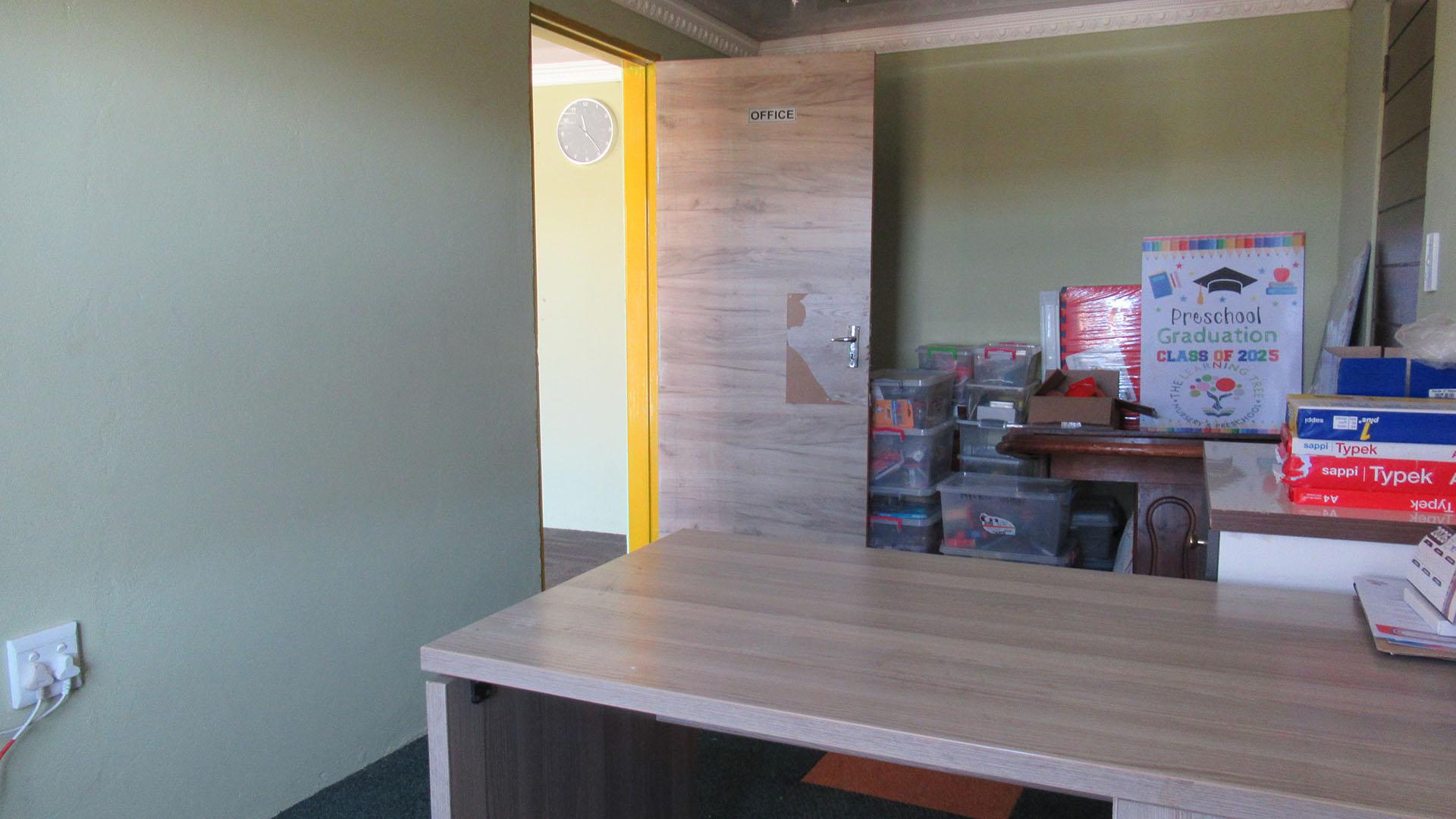 Study - 14 square meters of property in Protea Glen