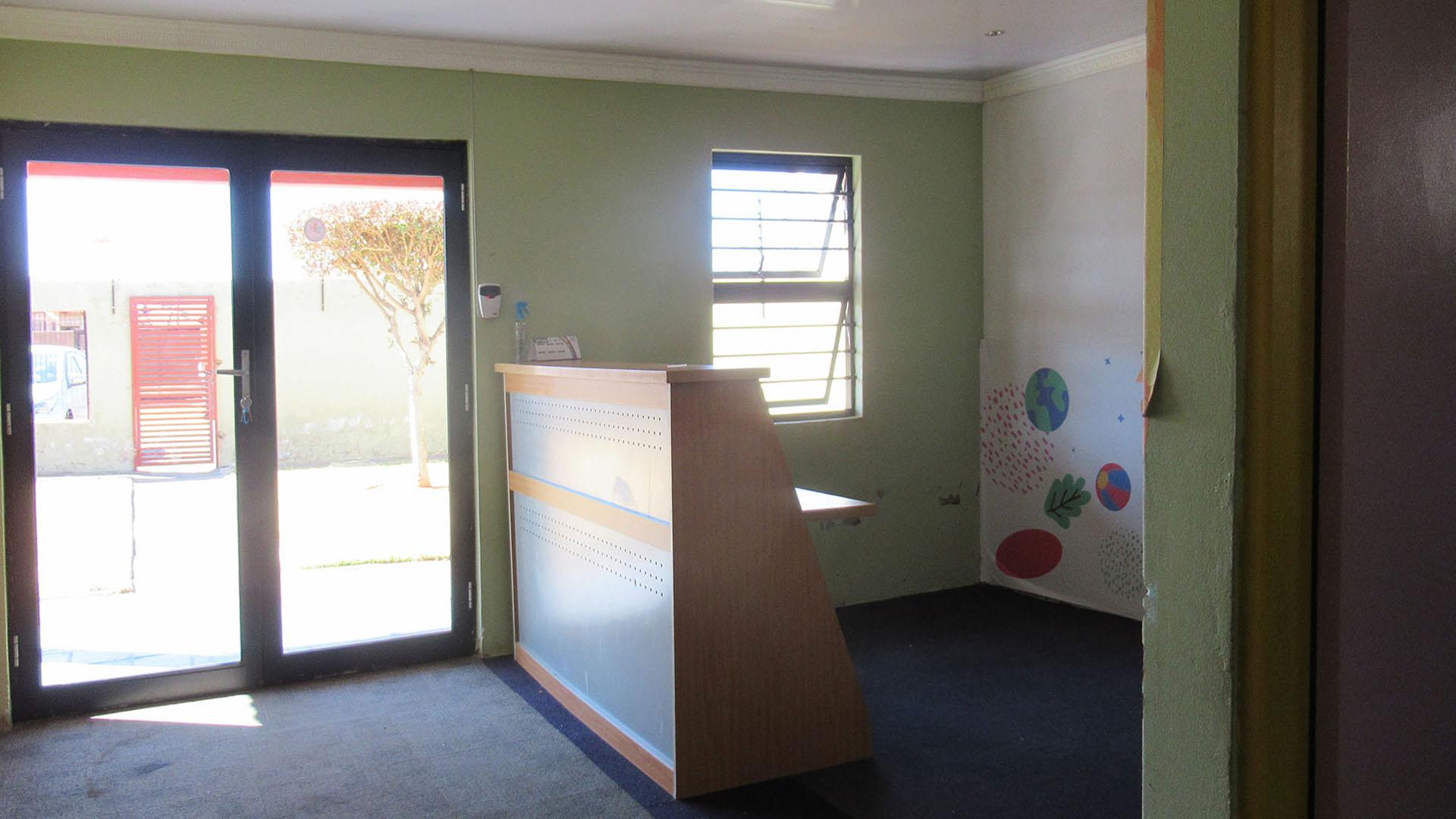 Lounges - 26 square meters of property in Protea Glen