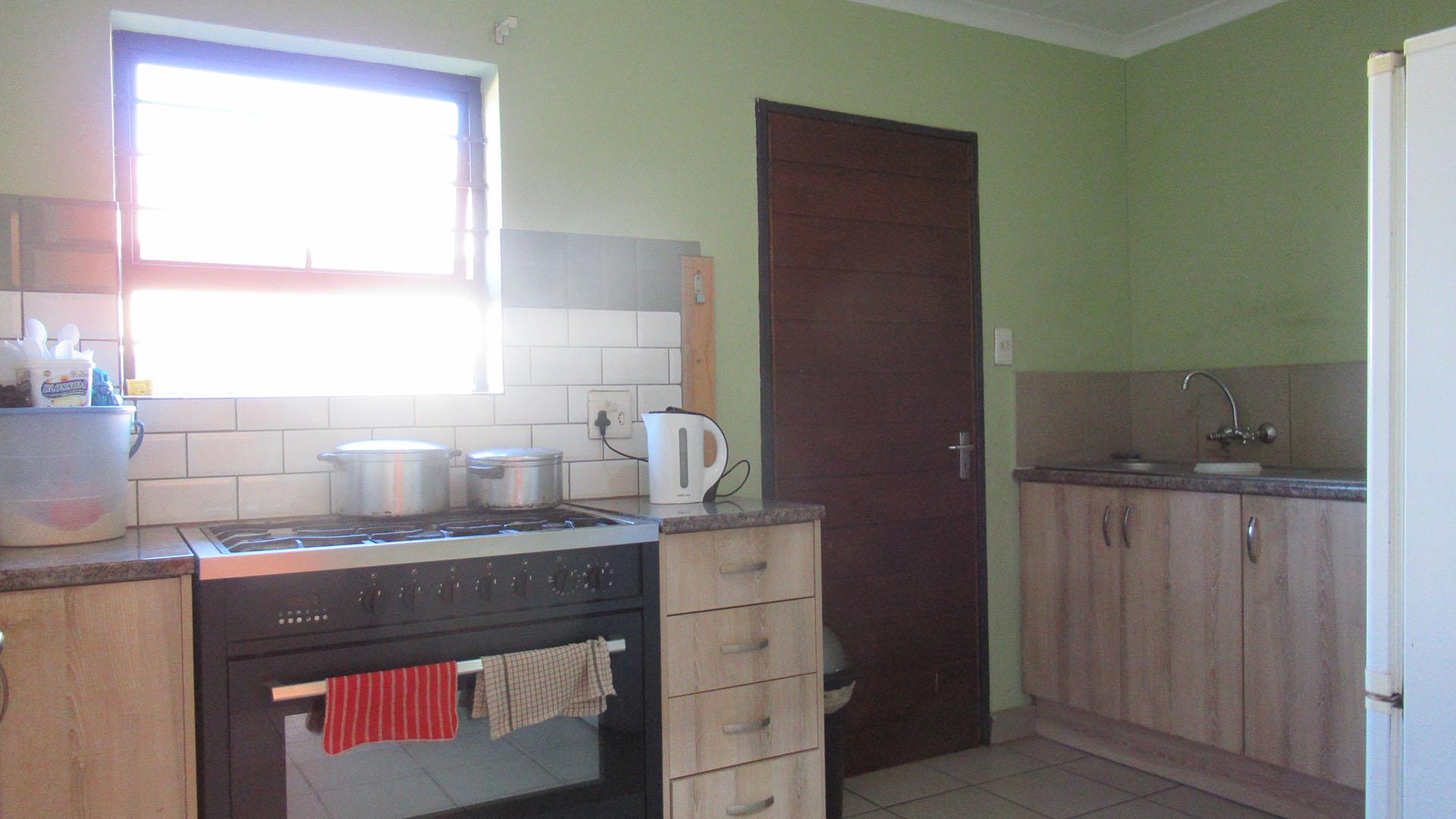 Kitchen - 13 square meters of property in Protea Glen