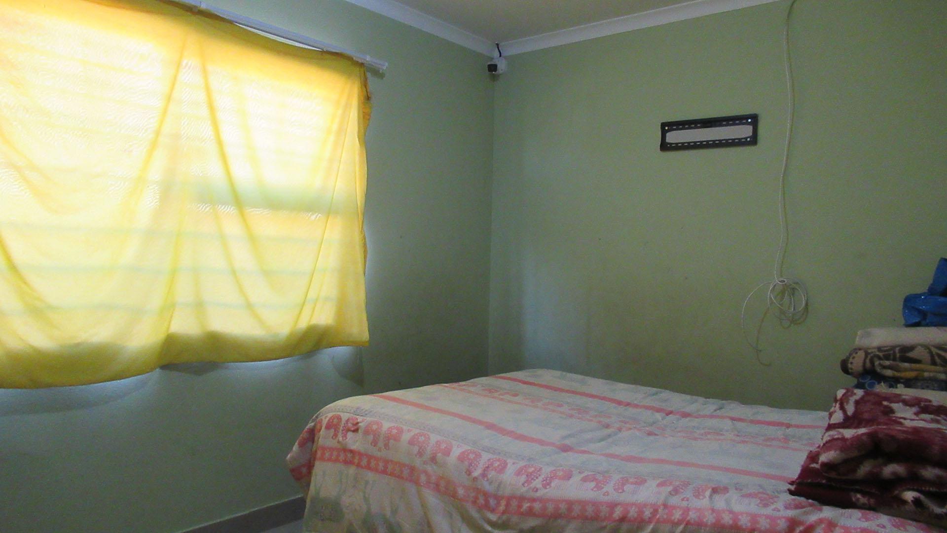 Bed Room 2 - 13 square meters of property in Protea Glen