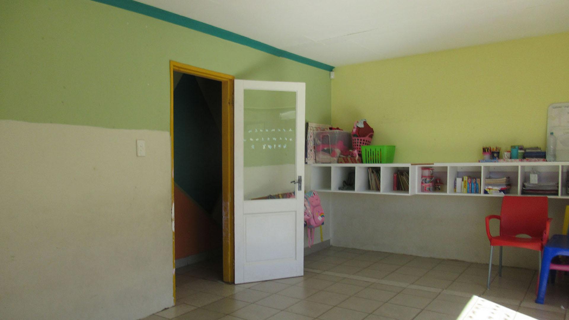 Bed Room 1 - 27 square meters of property in Protea Glen