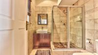 Bathroom 1 of property in Cape Town Centre