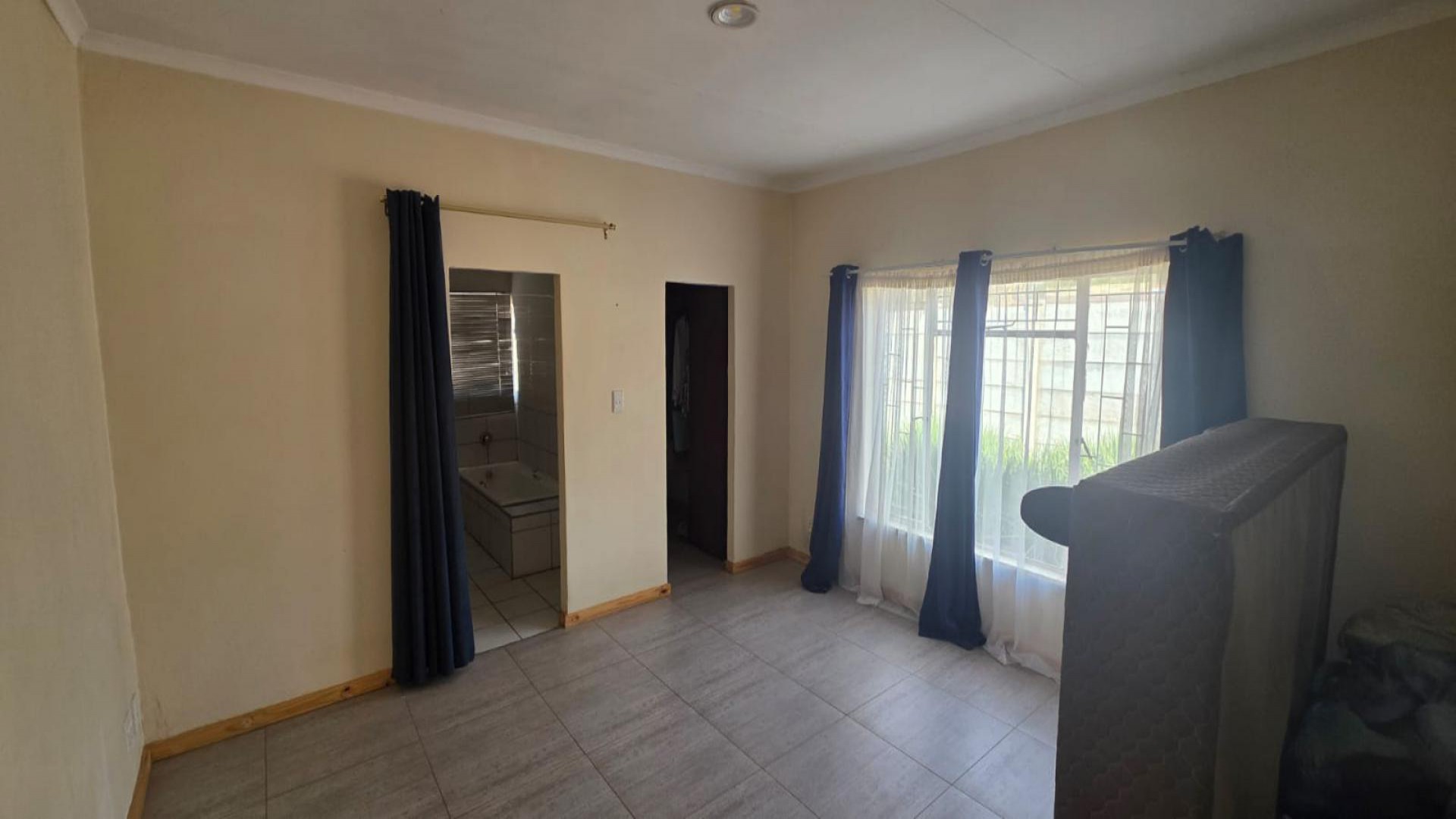 Main Bedroom of property in Klerksdorp