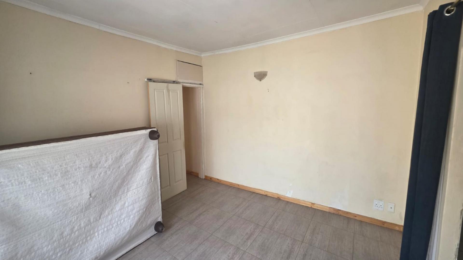 Main Bedroom of property in Klerksdorp
