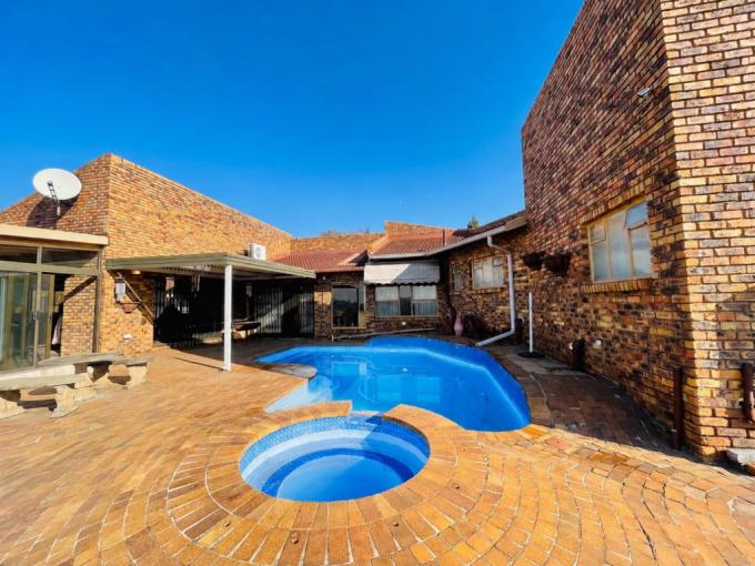 4 Bedroom House for Sale For Sale in Three Rivers - MR718099