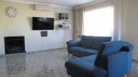 Lounges - 24 square meters of property in Groblerpark