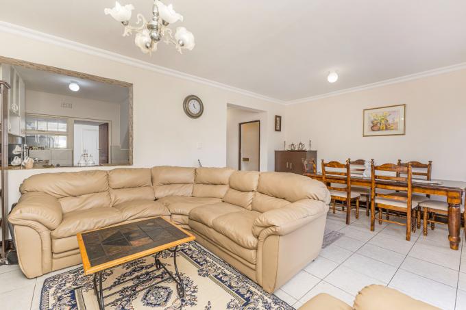 4 Bedroom Duplex for Sale For Sale in Plattekloof - MR718117