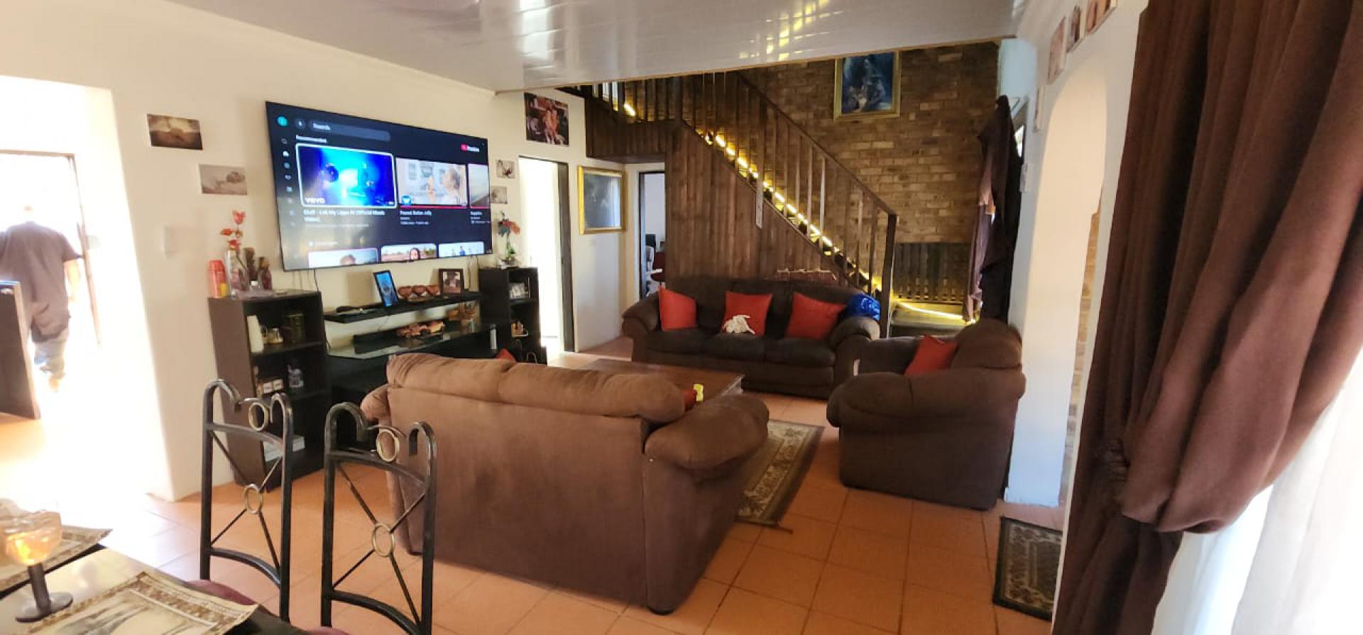 of property in Chantelle