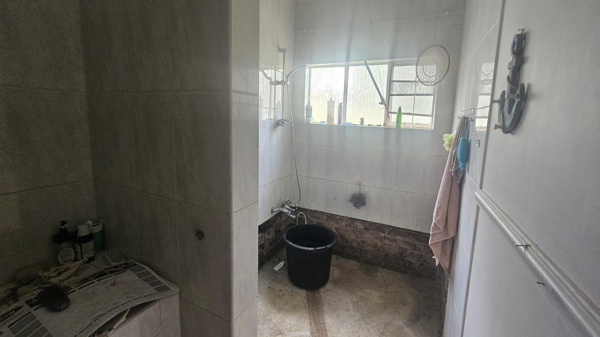 Bathroom 1 of property in Doornkloof