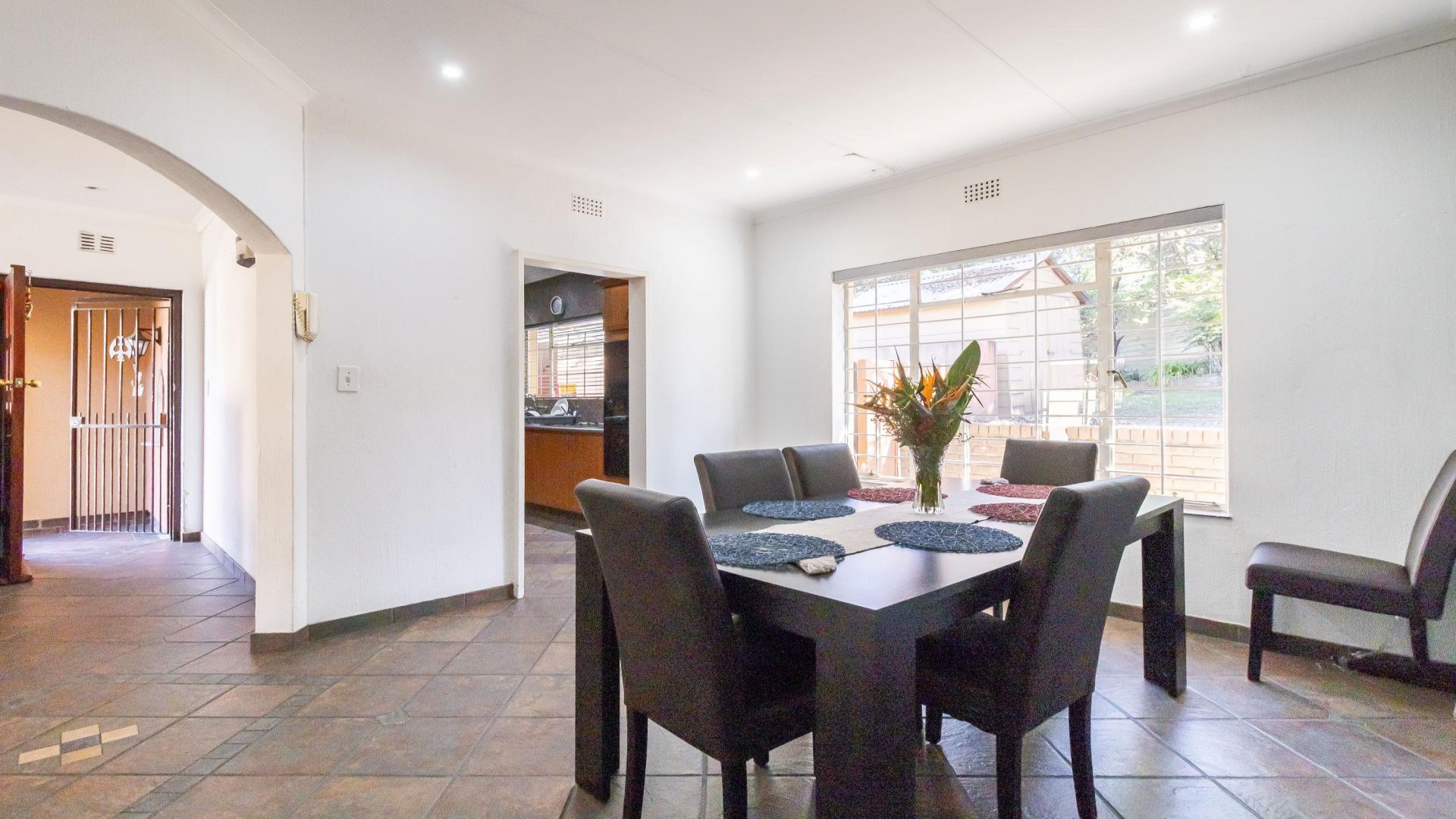Dining Room of property in Olivedale