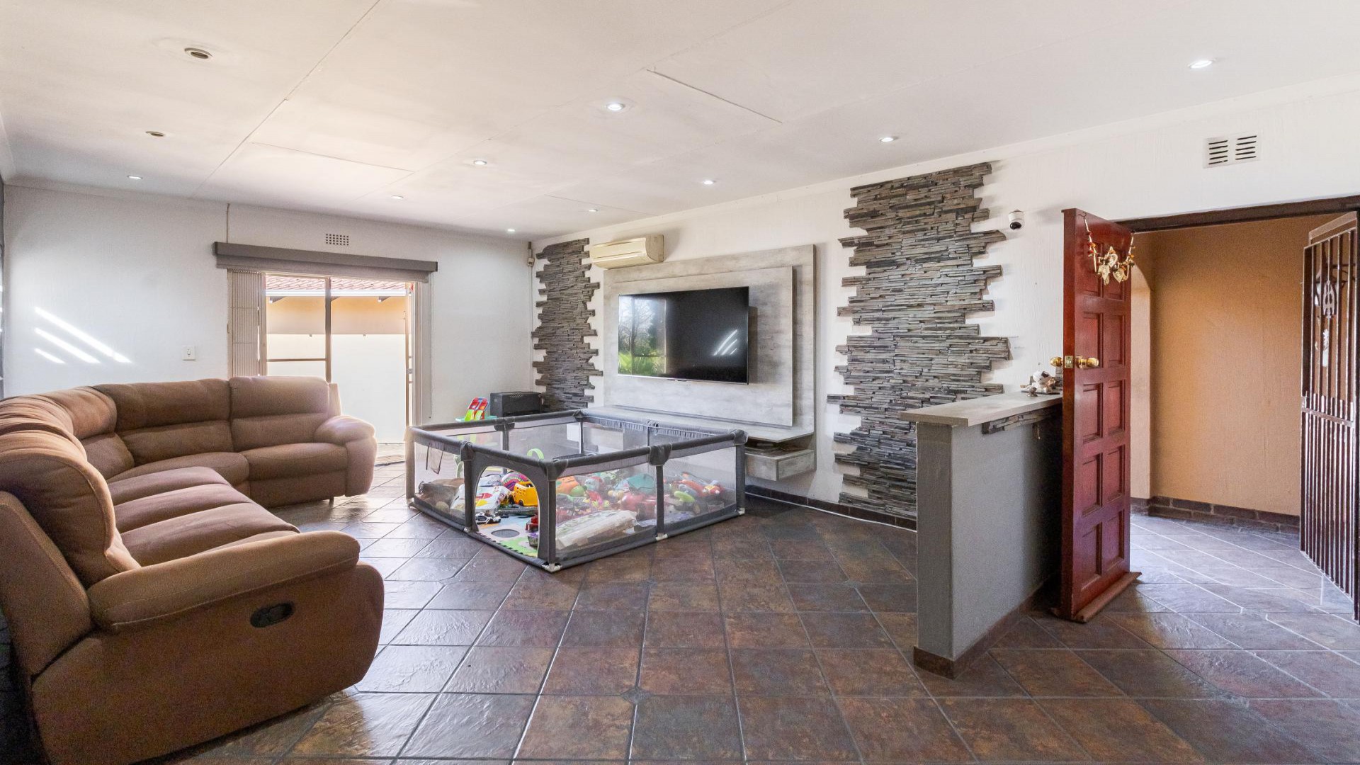 Lounges of property in Olivedale