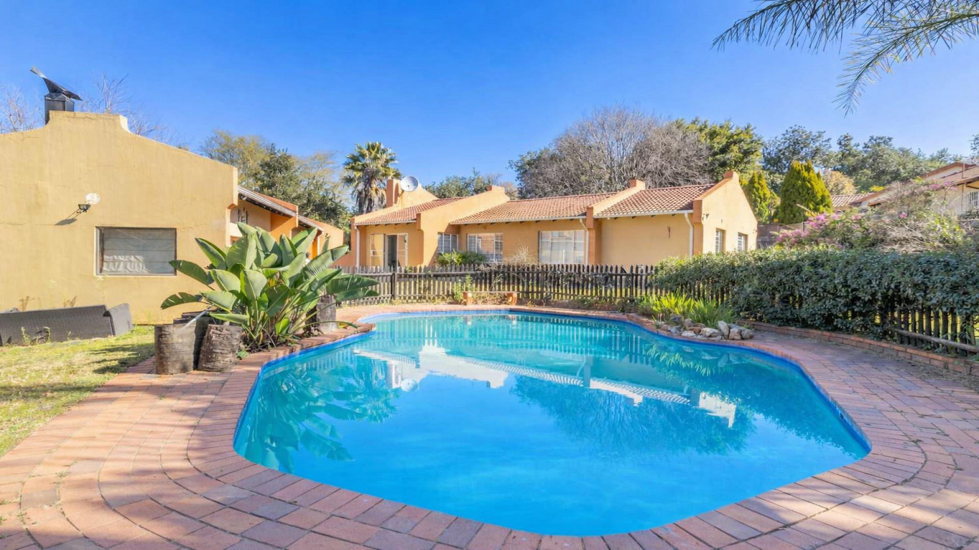 Swimming Pool of property in Olivedale