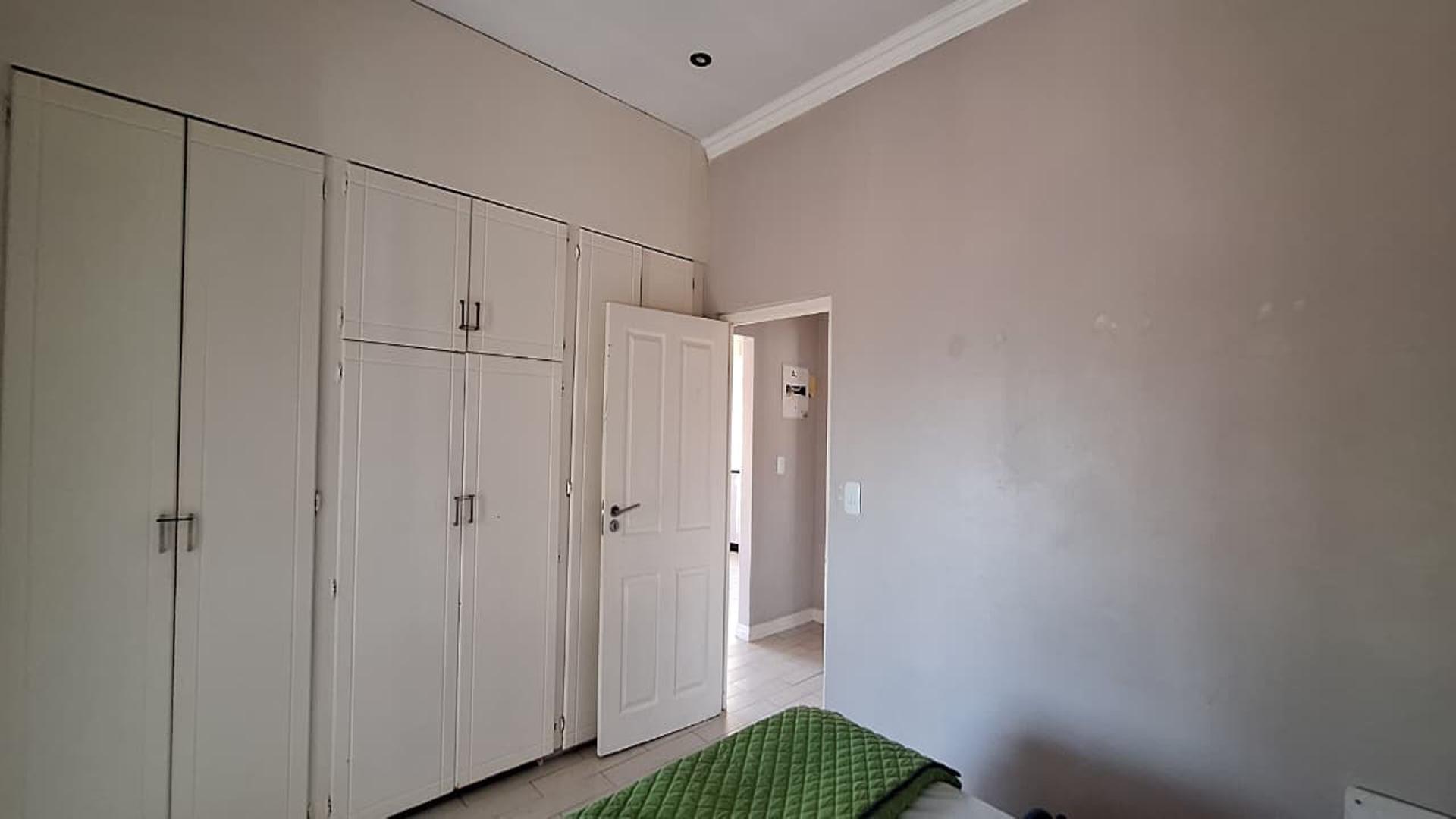 Main Bedroom - 13 square meters of property in Florida