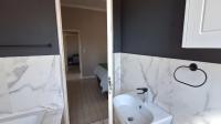 Main Bathroom - 5 square meters of property in Florida