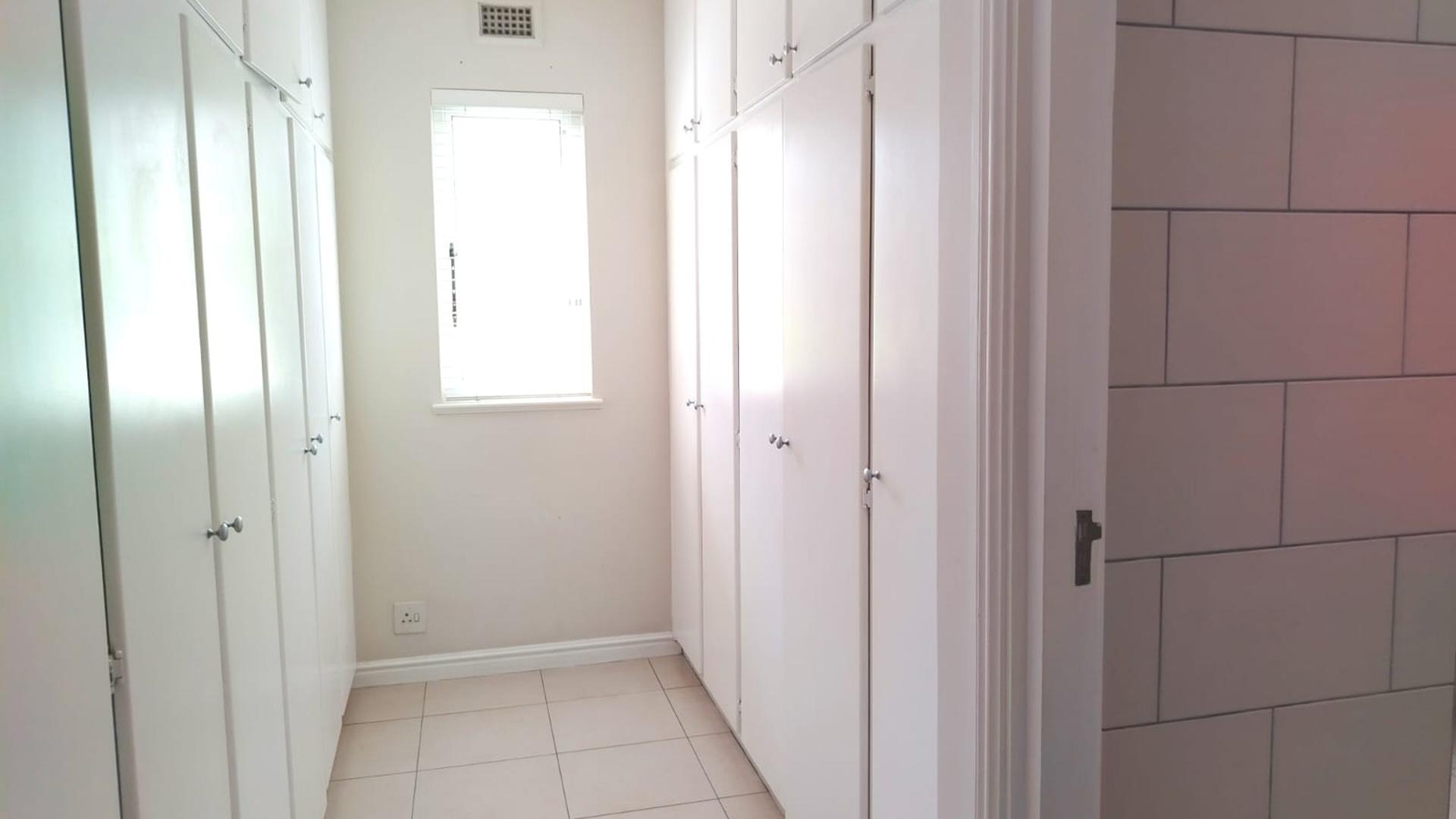 Main Bedroom of property in Mount Edgecombe 