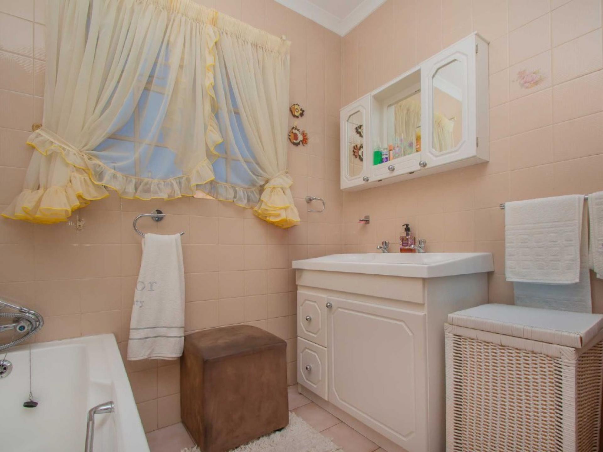  of property in Wilropark