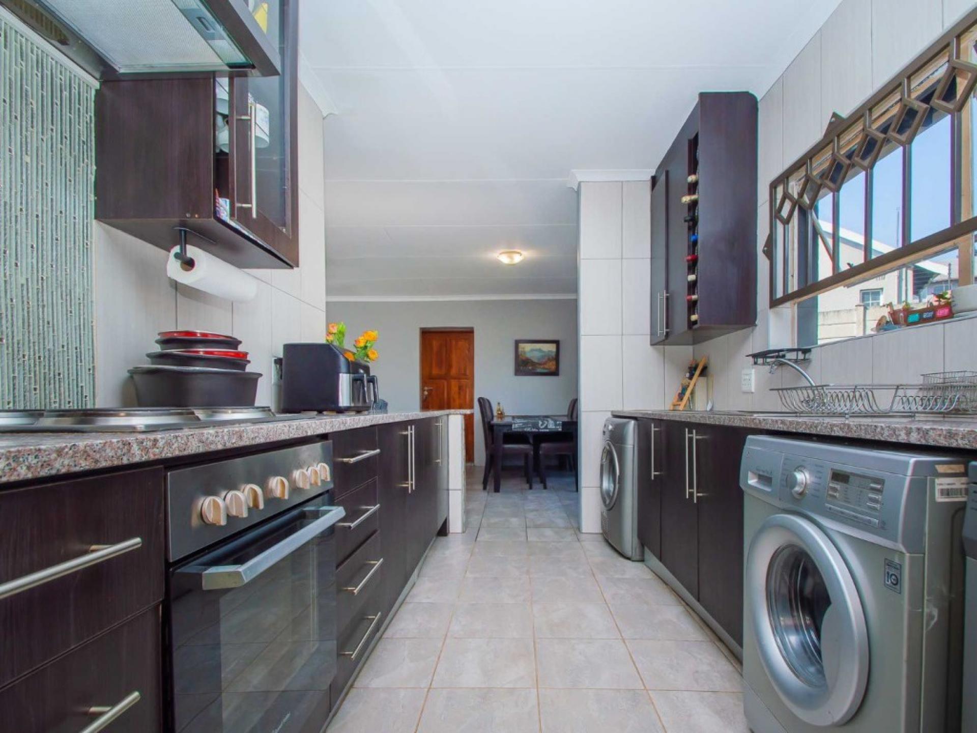  of property in Wilropark