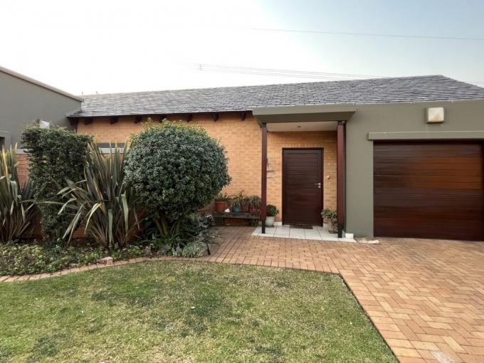 2 Bedroom Simplex to Rent in Centurion Central - Property to rent - MR718229