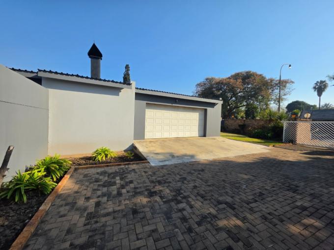 House for Sale For Sale in Brackenhurst - MR718231